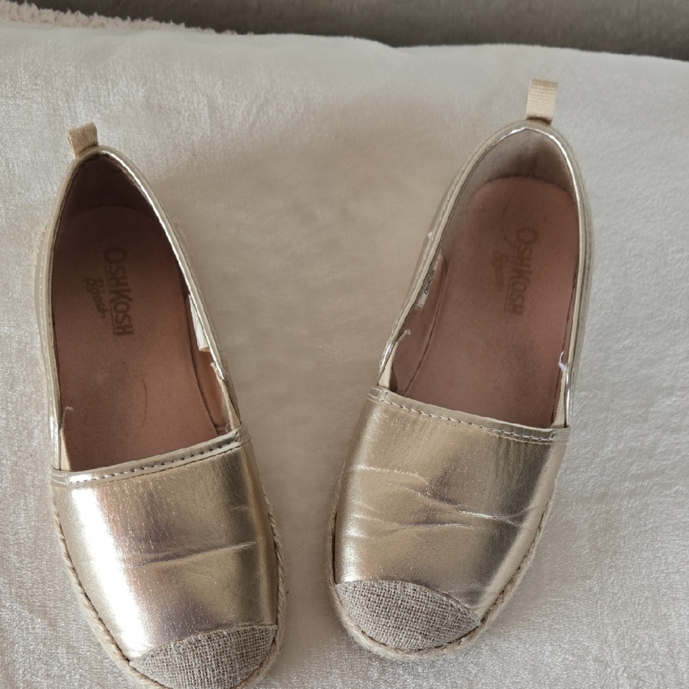 OshKosh Kids  Gold Slip-On Shoes Size 1M